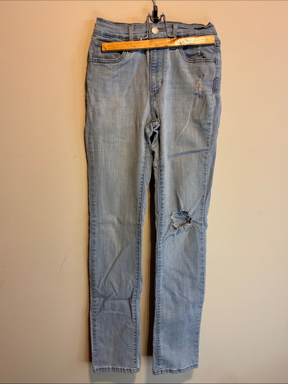 ✨Levi's Light Blue 724 High Rise Straight Ripped Skinny Jeans Size 26